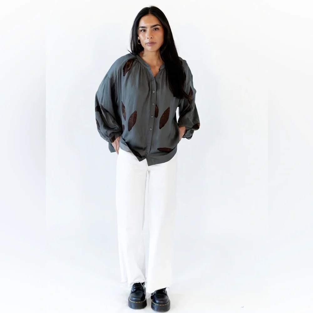 NWOT Grade & Gather Satin Texture Petal Blouse‎ M/L Sophisticated Chic Drape - Picture 3 of 8